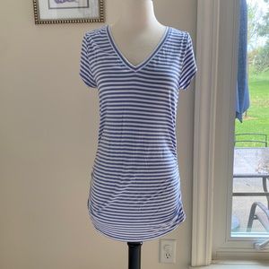 • Liz Lange Maternity Top •